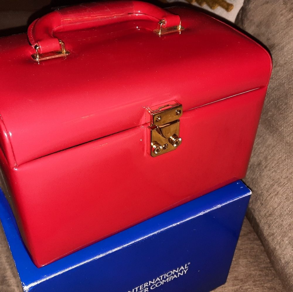 New International Silver Co. Cosmetic/Traincase